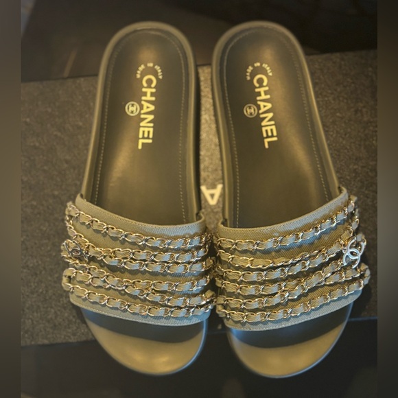 Authentic Chanel chain pool slide sandals - Picture 4 of 6